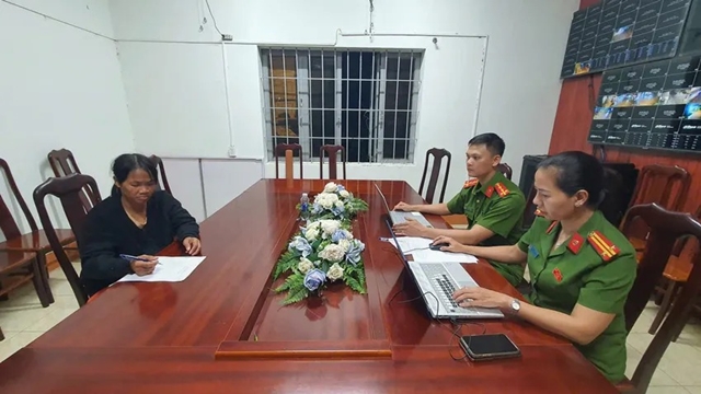 tam-giu-hinh-su-nguoi-me-nem-con-trai-1-tuoi-xuong-gieng-nguoi-than-nuoc-mat-gian-giua-ke-ve-hoan-canh-gia-dinh