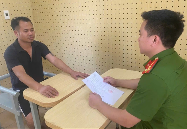 vinh-phuc-luc-luong-chuc-nang-bat-qua-tang-2-nguoi-dan-ong-de-doa-cuong-doat-tien-cua-csgt-3