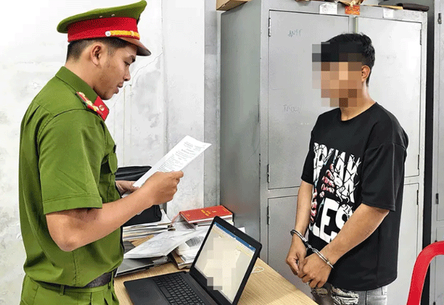 Vu-be-gai-9-tuoi-bi-2-nguoi-la-mat-cuop-dien-thoai-chi-mot-nguoi-bi-tam-giam-ly-do-dang-sau