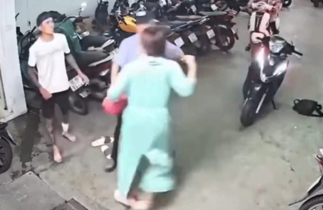 Co-gai-ha-guc-nam-thanh-nien-xam-tro-duoi-ham-chung-cu-ha-noi-nhan-tin-vui-tu-btc-giai-dau-mma-2