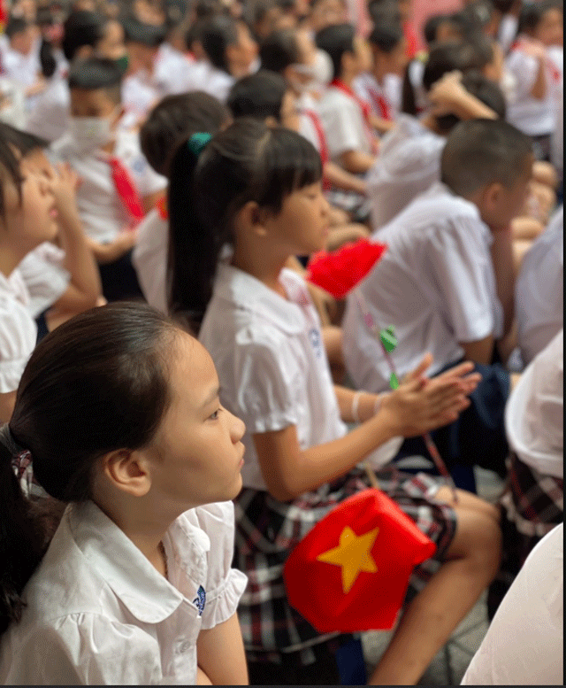 To-phieu-ke-khai-gia-canh-nam-hoc-moi-gay-tranh-cai-de-cap-den-loat-thong-tin-nhay-cam