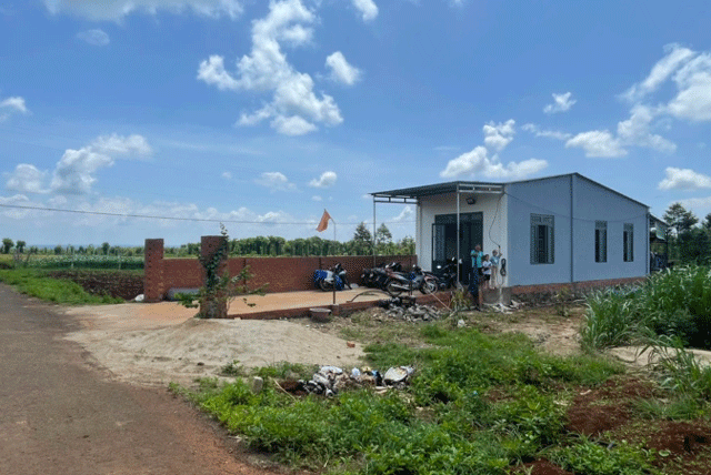 Ha-noi-vu-mot-ho-dan-bi-can-bo-yeu-cau-do-nha-moi-cho-chuyen-dat-trong-cay-lau-nam-sang-dat-o