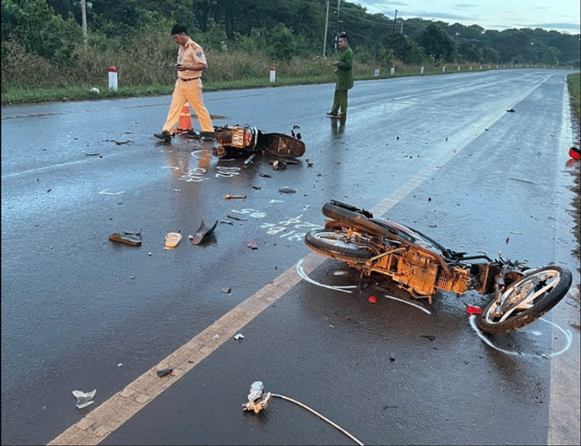 Vu-2-xe-may-va-cham-manh-o-gia-lai-luc-rang-sang-4-thieu-nien-thuong-vong-hien-truong-tai-nan-gay-am-anh-2