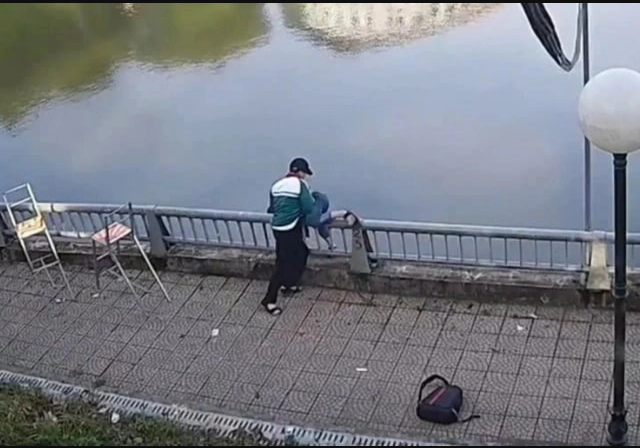 Nguoi-than-chia-se-tuong-tan-vu-nam-sinh-lop-8-bi-ban-danh-roi-hat-xuong-ho-xuat-hien-tin-gay-soc