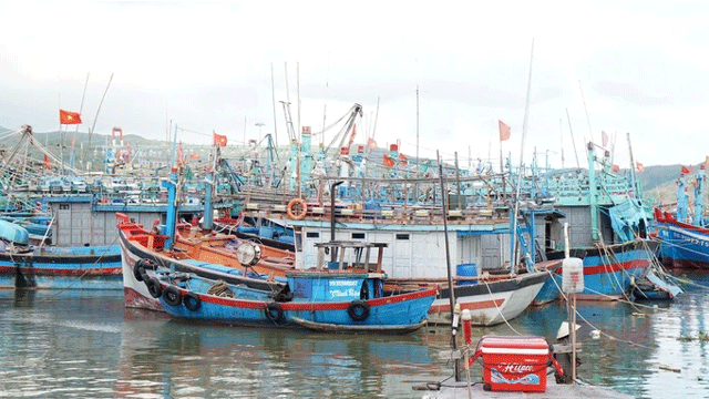 Tin-moi-nhat-ve-bao-so-13-kalmaegi-gio-manh-mua-lon-dien-rong-tu-chieu-toi-ngay-6-11-1