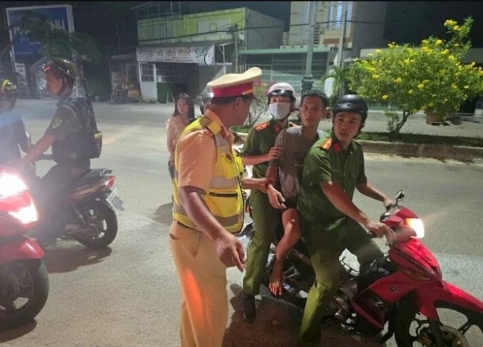 vu-hai-hoc-sinh-bi-danh-tham-te-o-lam-dong-bat-giua-3-con-do-dang-lan-tron-trong-nha-nghi-o-lam-dong
