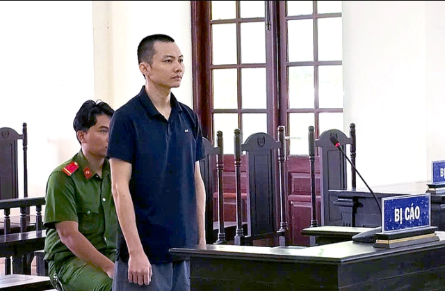Con-trai-le-tung-van-co-quyet-dinh-gay-soc-tai-phien-toa-ngay-8-5