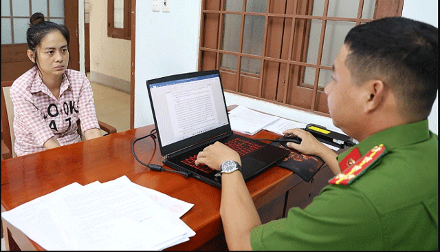 An-giang-qua-trinh-nguoi-phu-nu-xam-tro-dot-nhap-truong-de-doa-roi-cuop-vang-cua-hoc-sinh