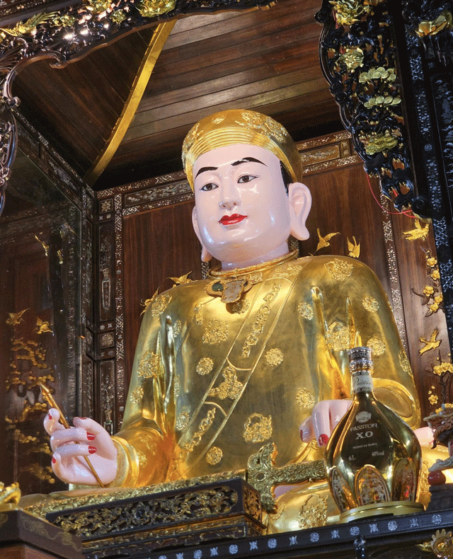 Den-dinh-do-quan-hoang-muoi-o-ha-tinh-bi-bao-so-10-tan-pha-nang-ne-khien-nhieu-nguoi-xot-xa