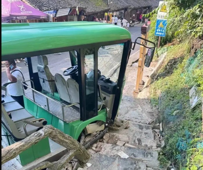 xe-bus-mat-lai-2