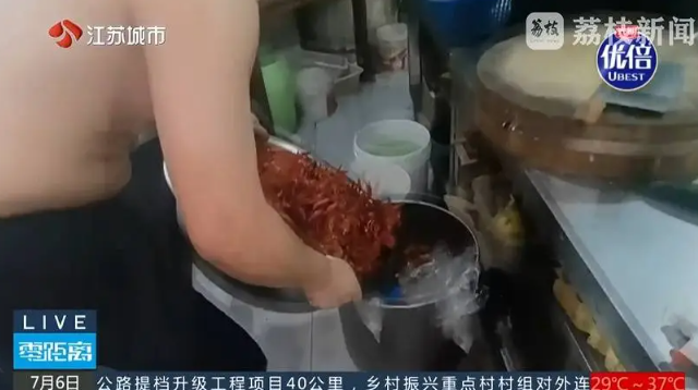 Soc-truoc-canh-nha-hang-su-dung-axit-oxalic-de-rua-tom-hum-va-nhieu-ngay-lien-tuc-khong-thay-nuoc-8