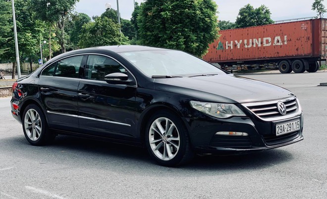 Kình địch của Mercedes-Benz CLS giảm giá sâu hơn 1 tỷ đồng, chỉ còn ngang Hyundai Grand i10 ảnh 2