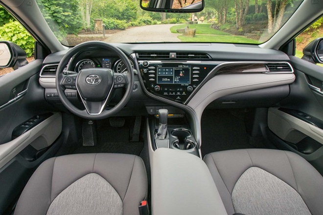 Toyota Camry giảm giá ‘sập sàn’ tới 75 triệu đồng để dọn kho, khách hàng Việt đua nhau săn lùng ảnh 2