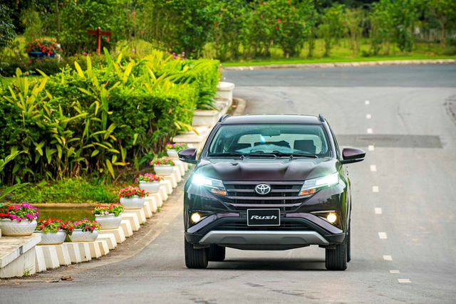 &lsquo;Toyota Fortuner thu nhỏ&rsquo; ưu đ&atilde;i hơn 50 triệu dịp cuối năm, nhăm nhe &lsquo;lật đổ&rsquo; Mitsubishi Xpander ảnh 1