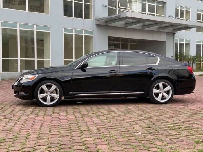 Xế sang Lexus GS 300 gi&aacute; chỉ c&ograve;n ngang Toyota Vios: Kh&aacute;ch Việt tưởng ngủ mơ h&oacute;a ra lại l&agrave; thật ảnh 2