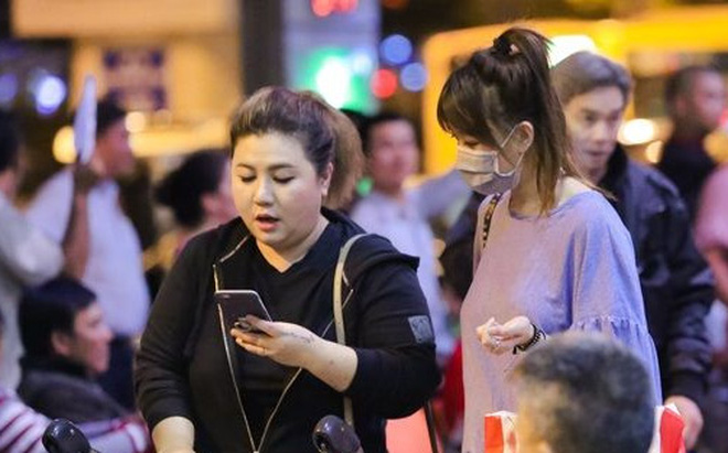 Li&ecirc;n tục bị quản l&yacute; chửi mắng, Hari Won h&agrave;nh động bất ngờ khiến ai cũng sửng sốt ảnh 1