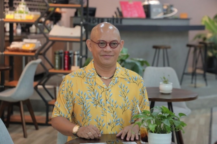 &Ocirc;ng tr&ugrave;m truyền th&ocirc;ng &lsquo;chống lưng&rsquo; Trấn Th&agrave;nh, Trường Giang bất ngờ lăn lộn 'mưu sinh' nơi h&egrave; phố ảnh 3