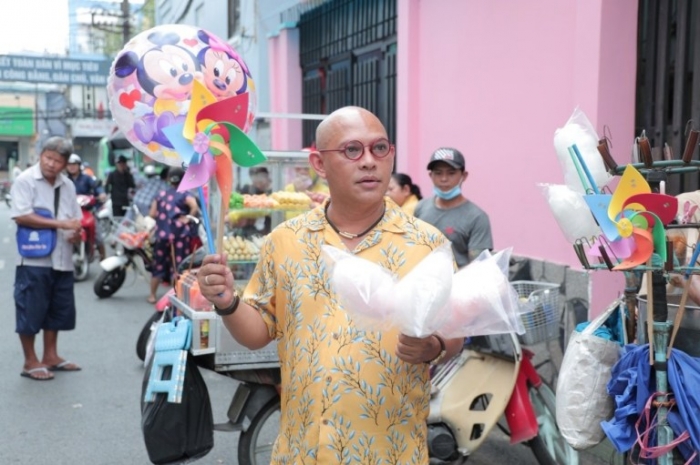 &Ocirc;ng tr&ugrave;m truyền th&ocirc;ng &lsquo;chống lưng&rsquo; Trấn Th&agrave;nh, Trường Giang bất ngờ lăn lộn 'mưu sinh' nơi h&egrave; phố ảnh 5