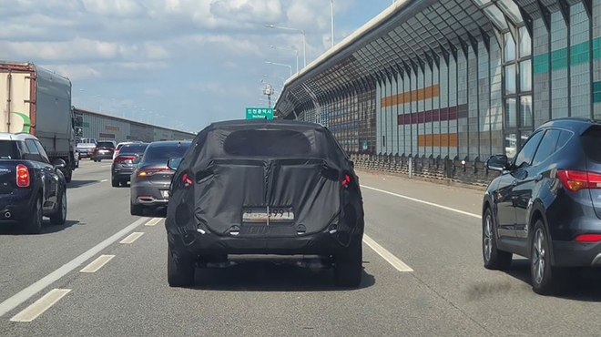 KIA Sportage thế hệ mới tiếp tục lộ ảnh chạy thử, Honda CR-V v&agrave; Mazda CX-5 muốn &lsquo;n&aacute; thở&rsquo; ảnh 4