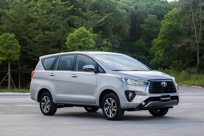 Mitsubishi Xpander và Suzuki Ertiga 'đứng ngồi không yên' vì giá Toyota Innova tiếp tục giảm mạnh ảnh 1