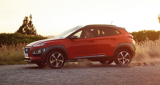 Giá lăn bánh Hyundai Kona tháng 4/2022: Tiếp tục rẻ, uy hiếp Toyota Corolla Cross và Kia Seltos ảnh 1