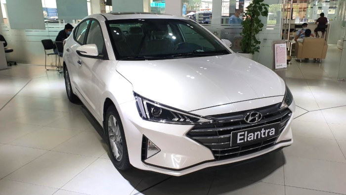 Kia K3 và Toyota Corolla Altis sững sờ vì giá lăn bánh Hyundai Elantra tháng 8/2022 siêu hấp dẫn ảnh 1