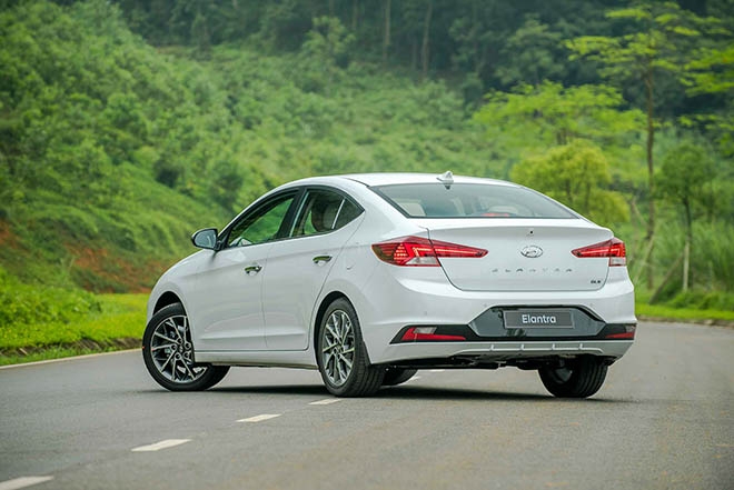Giá lăn bánh Hyundai Elantra tháng 2/2022: Hấp dẫn bất ngờ, khiến Kia K3 sững sờ ảnh 4