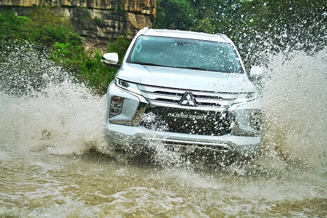 Giá lăn bánh Mitsubishi Pajero Sport tháng 10/2022: Uy hiếp Toyota Fortuner ảnh 1