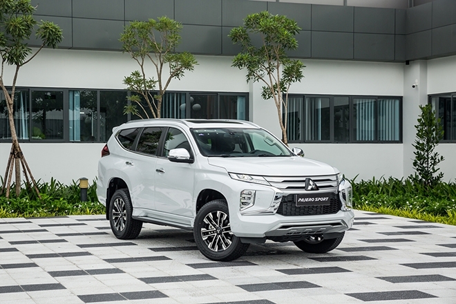 Giá lăn bánh Mitsubishi Pajero Sport tháng 8/2022 khiến Hyundai Santa Fe, Toyota Fortuner sửng sốt ảnh 2