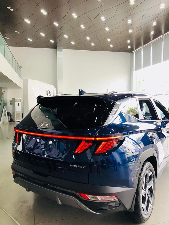 Hyundai Tucson 2022 đổ bộ đại lý Việt: Thiết kế tuyệt đẹp, giá bán ‘đe nẹt’ Mazda CX-5 và Honda CR-V ảnh 3