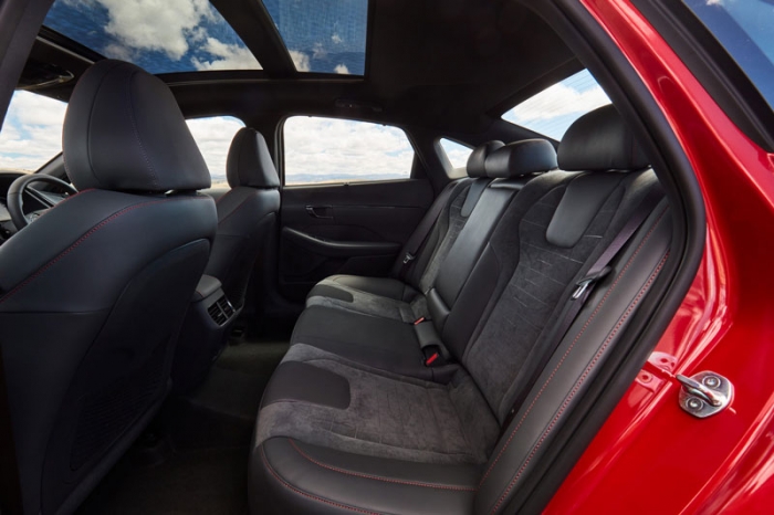 Đại kình địch của Toyota Camry TRD chốt giá siêu hấp dẫn, khiến Mazda6 và Honda Accord ‘khiếp đảm’ ảnh 6