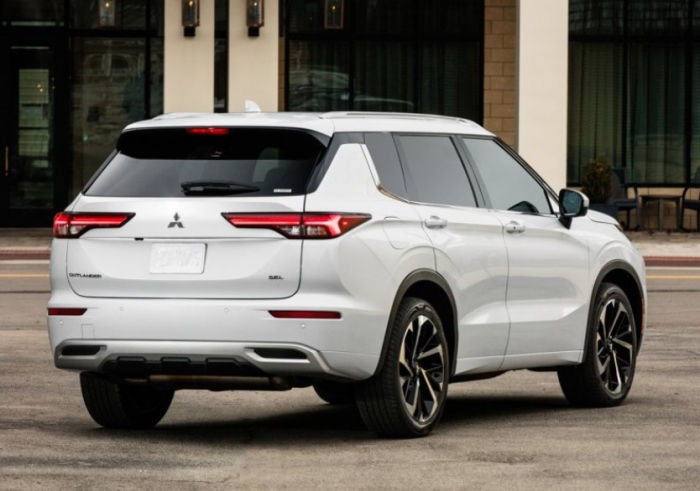 Mitsubishi Outlander 2022 tung chiêu hiểm khiến Honda CR-V và Nissan X-Trail cũng phải choáng váng ảnh 3