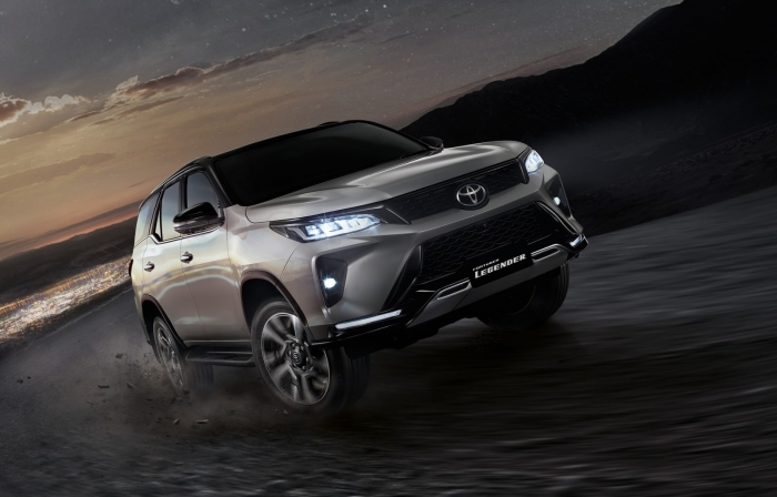 Toyota Fortuner thế hệ mới sắp ra mắt: Trang bị xịn sò, ‘hủy diệt’ Hyundai Santa Fe ảnh 2