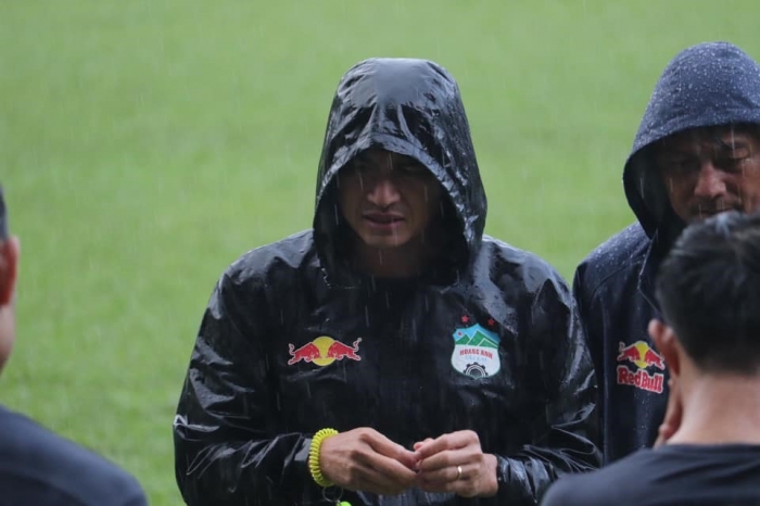 Huyền thoại Thái Lan dầm mưa hỗ trợ HLV Park Hang Seo và ĐT Việt Nam thực hiện giấc mơ World Cup ảnh 1