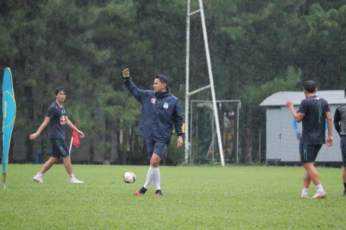 Huyền thoại Thái Lan dầm mưa hỗ trợ HLV Park Hang Seo và ĐT Việt Nam thực hiện giấc mơ World Cup ảnh 4