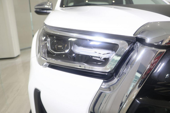 Cận cảnh ‘Quái thú’ bán tải của Toyota vừa ra mắt: Giá 435 triệu đồng, diện mạo lấn át Ford Ranger ảnh 13