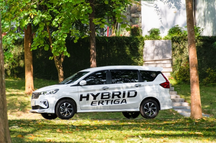 Suzuki Ertiga Hybrid nhận ưu đãi cực khủng, quyết tâm lật đổ ngôi vương của Mitsubishi Xpander ảnh 1