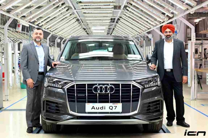 Audi Q7 2022 ‘chào sân’ với giá 2,4 tỷ đồng: Thay đổi thiết kế, nội thất sửa đổi và động cơ xăng mới ảnh 3