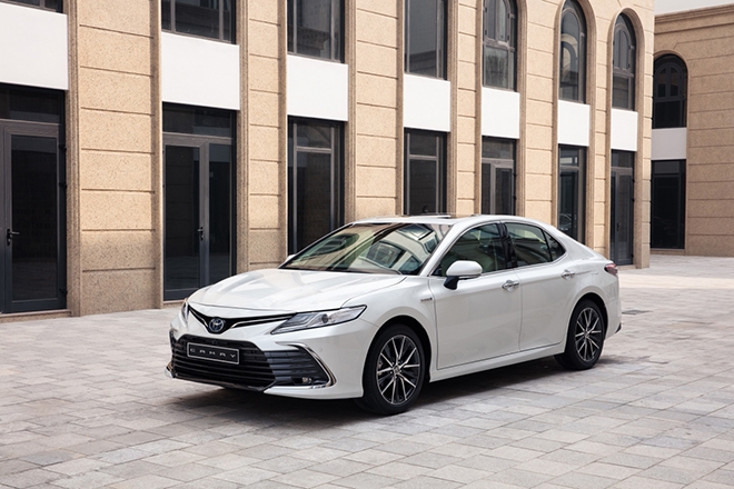 Giá lăn bánh Toyota Camry tháng 5/2022: Biến động bất ngờ khiến Mazda6 và Honda Accord ‘ngẩn tò te’ ảnh 4