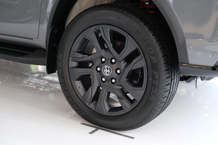 Chi tiết phiên bản mới của Toyota Fortuner, thiết kế và trang bị khiến Hyundai Santa Fe ‘tắt điện’ ảnh 4