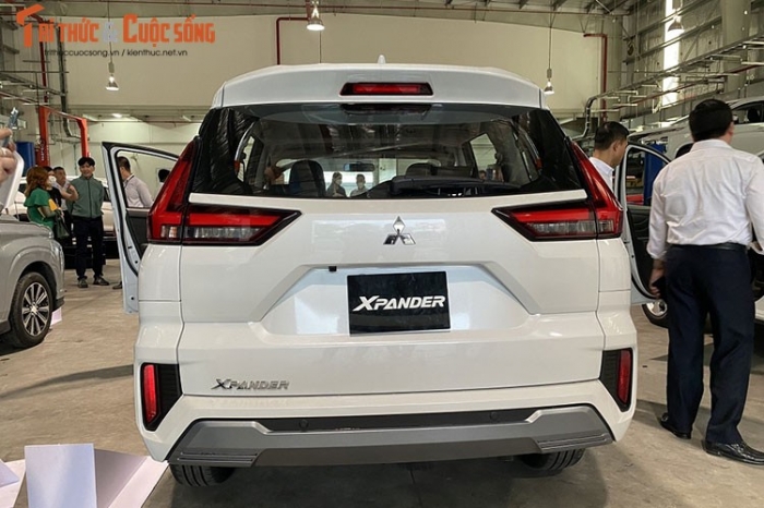 Cận cảnh Mitsubishi Xpander 2022 vừa về đại lý Việt Nam: Thiết kế và trang bị áp đảo Suzuki Ertiga ảnh 3