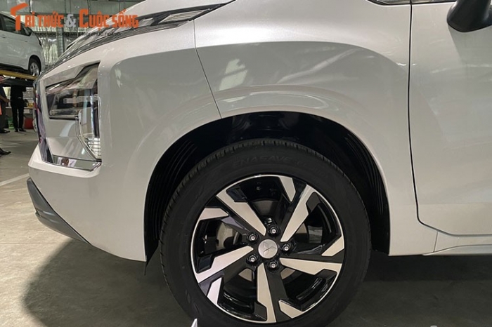 Cận cảnh Mitsubishi Xpander 2022 vừa về đại lý Việt Nam: Thiết kế và trang bị áp đảo Suzuki Ertiga ảnh 5