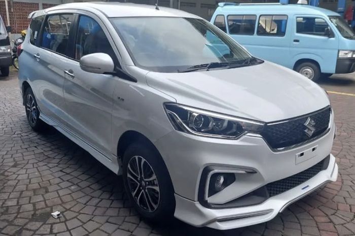 Suzuki Ertiga Hybrid bất ngờ đổ bộ đại lý: Chuẩn bị ‘lật đổ’ Mitsubishi Xpander bằng mức giá siêu rẻ ảnh 1