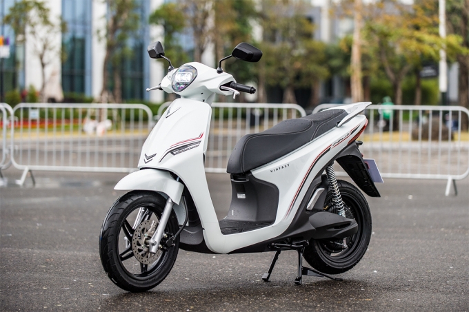 Giữa lúc Honda Vision ‘ngáo giá’, VinFast dùng ưu đãi hấp dẫn hút khách Việt mua xe máy điện ảnh 2