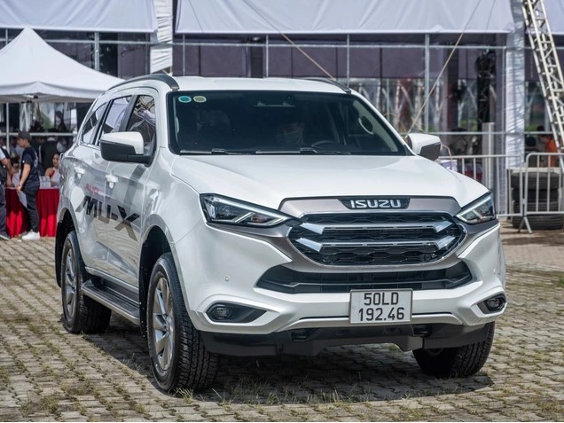 Đối thủ đồng hương của Toyota Fortuner vừa ra mắt đã giảm giá mạnh, quyết gạt giò Hyundai Santa Fe ảnh 1