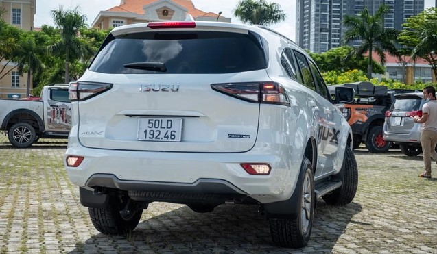 Đối thủ đồng hương của Toyota Fortuner vừa ra mắt đã giảm giá mạnh, quyết gạt giò Hyundai Santa Fe ảnh 3