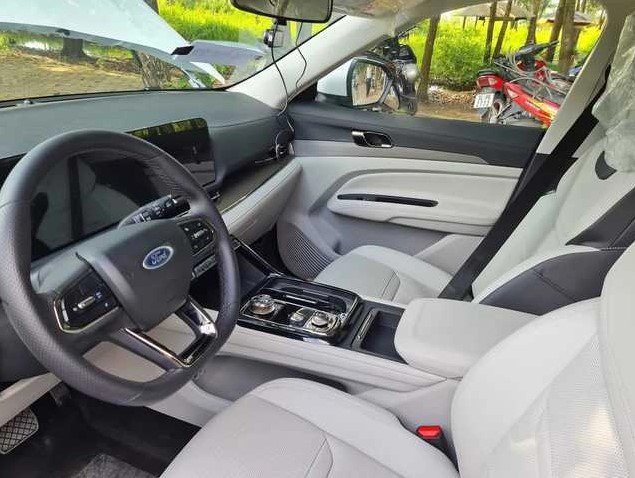 ‘Quái thú’ SUV của Ford lộ nội thất khủng trước ngày ra mắt, Honda CR-V và Mazda CX-5 hoảng hồn ảnh 1
