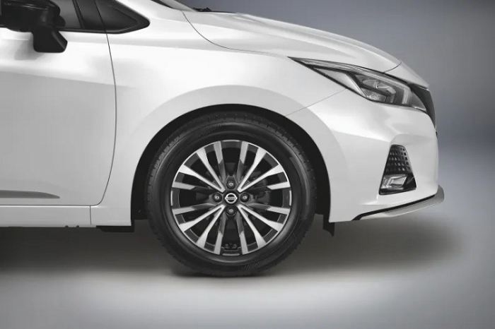 Toyota Vios và Honda City ‘lác mắt’ trước mẫu sedan Nissan giá 434 triệu đồng, thiết kế thể thao ảnh 2