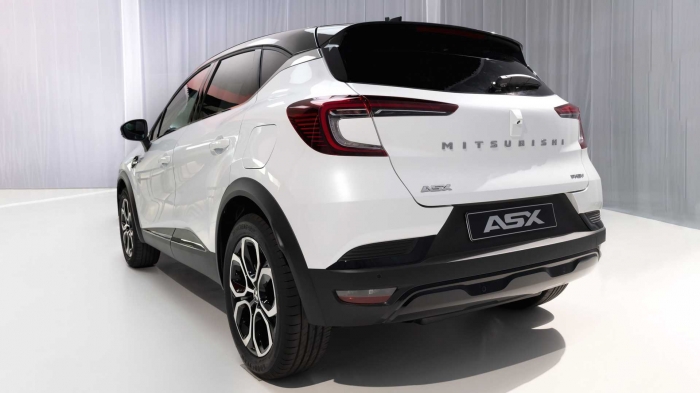 Mitsubishi ra mắt ác mộng của Honda CR-V: Thiết kế lu mờ Hyundai Tucson, trang bị áp đảo Mazda CX-5 ảnh 3