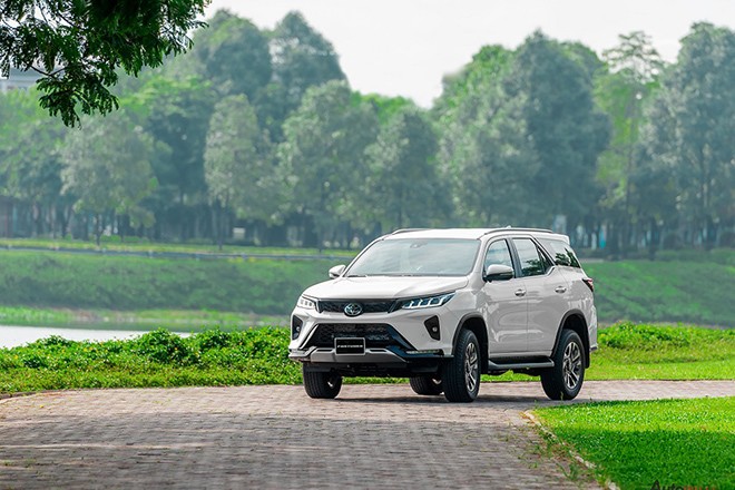 Giá lăn bánh Toyota Fortuner tháng 8/2023: Đe dọa ‘gạt giò’ Ford Everest và Hyundai Santa Fe ảnh 2